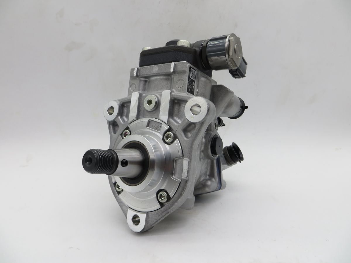 Denso 22100-0E010 fuel injection pump for Toyota Hilux and Fortuner GD-6. High-pressure HP5S pump for 2.4L & 2.8L engines